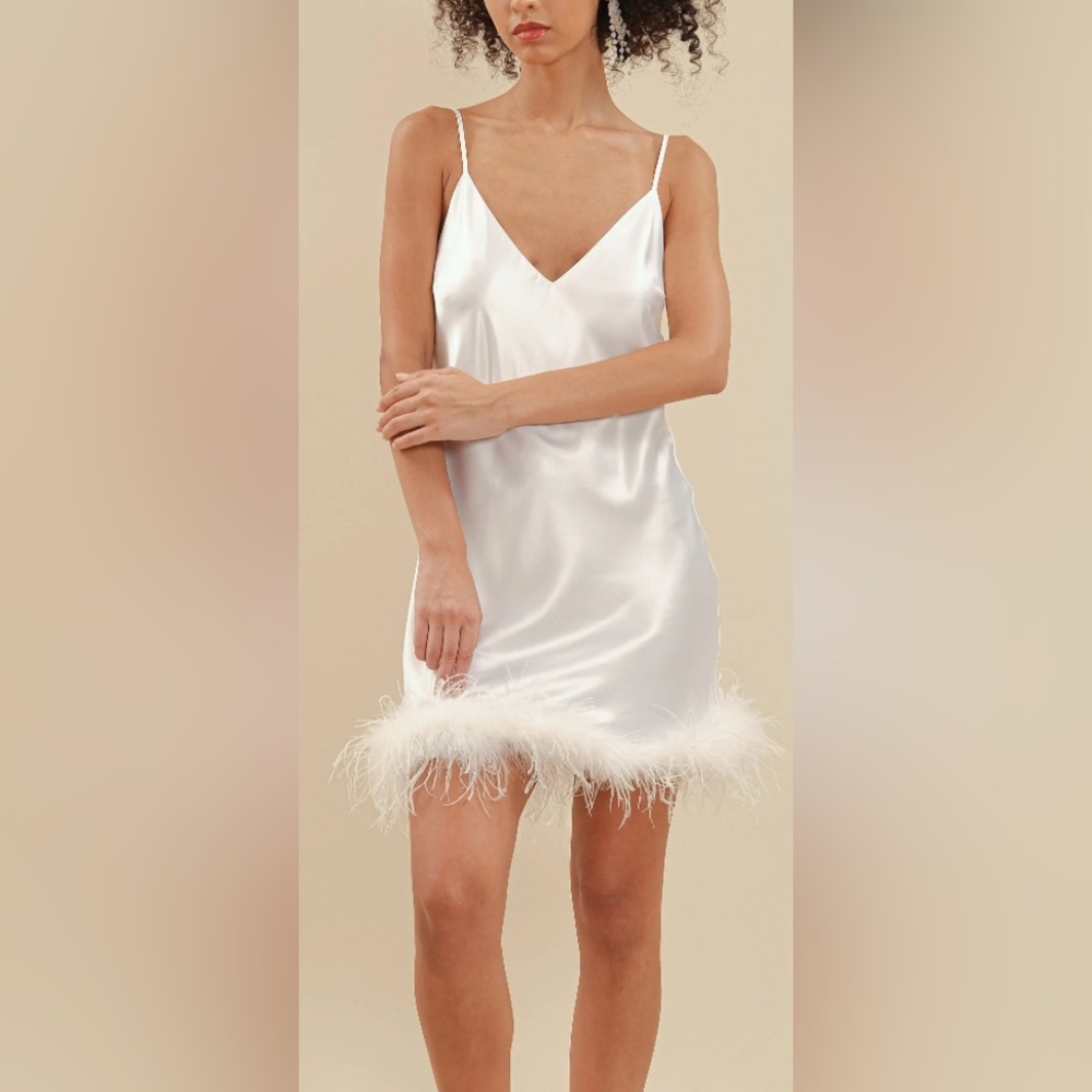More to Come sexy satin lingerie/ cami. Feather trim. Adjustable straps, white L - Picture 3 of 11